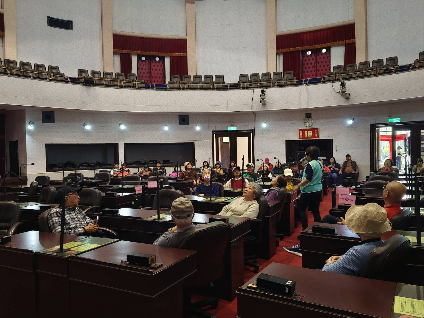 覽解說議事堂歷史與陳設