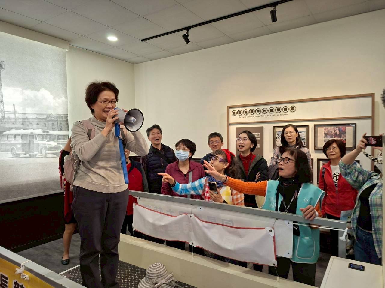 使用互動遊戲體驗候選人競選活動盛況