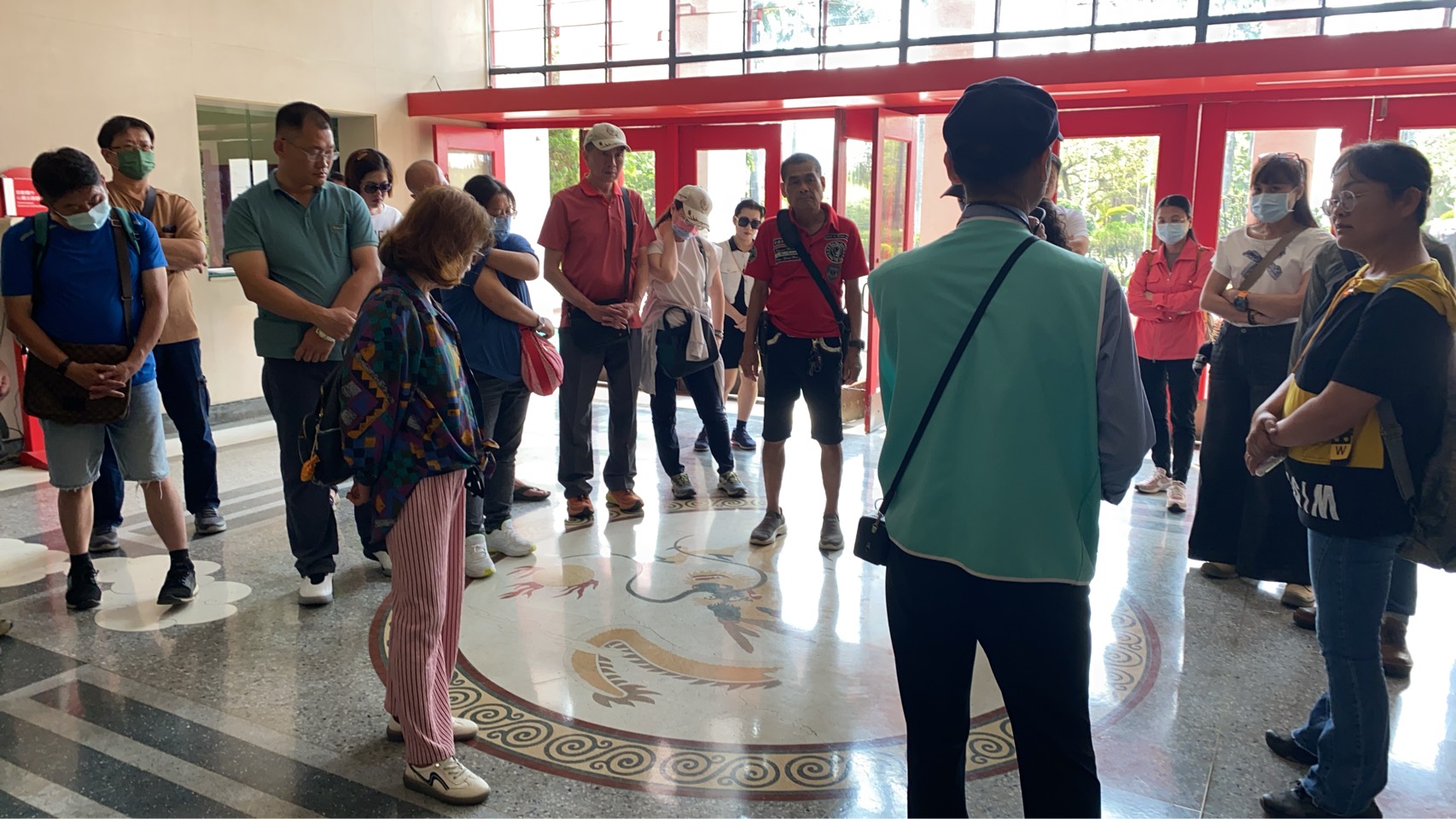 介紹大廳地板龍紋圖飾之設計由來