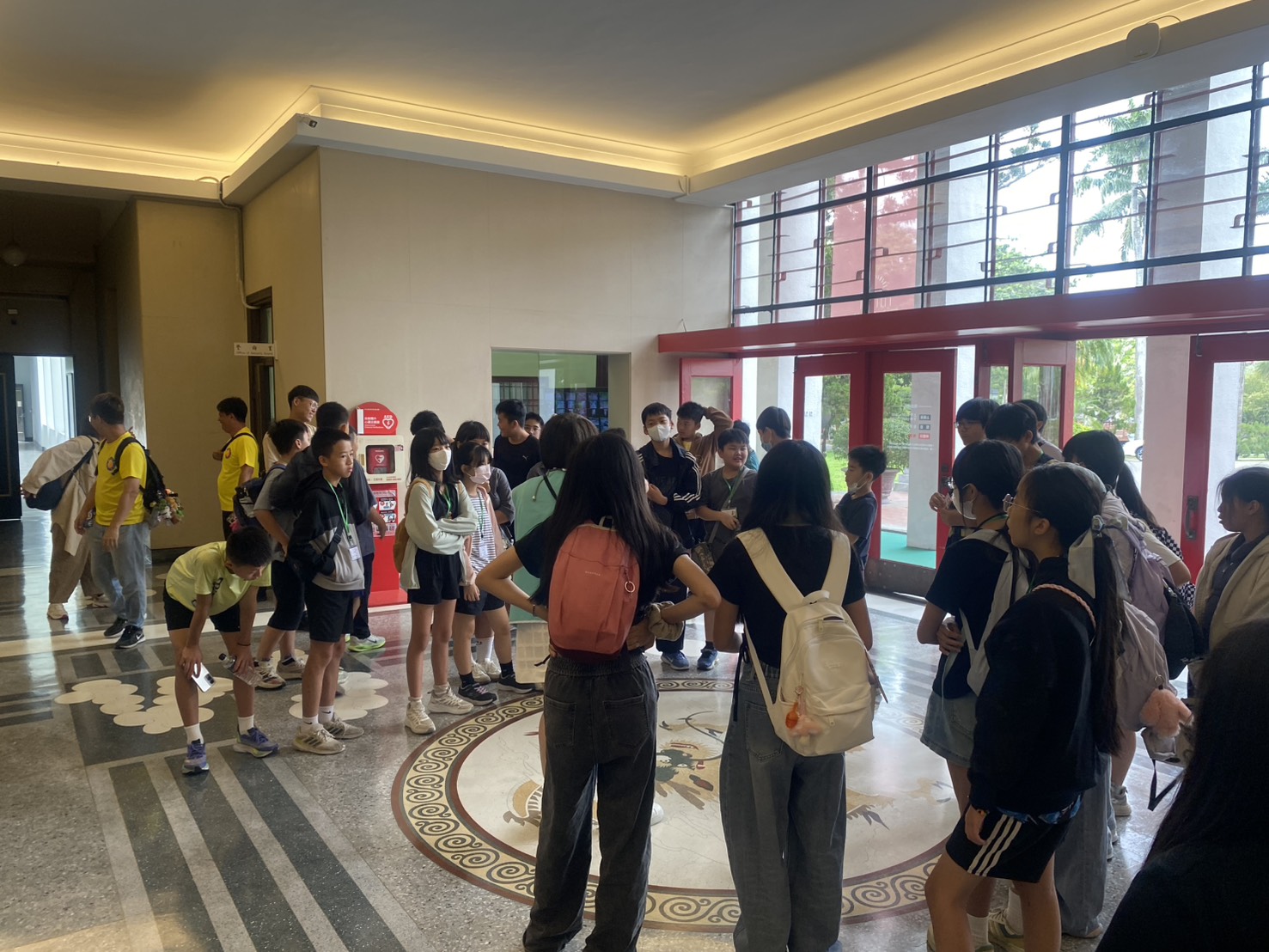 介紹大廳地板龍紋圖飾之設計由來