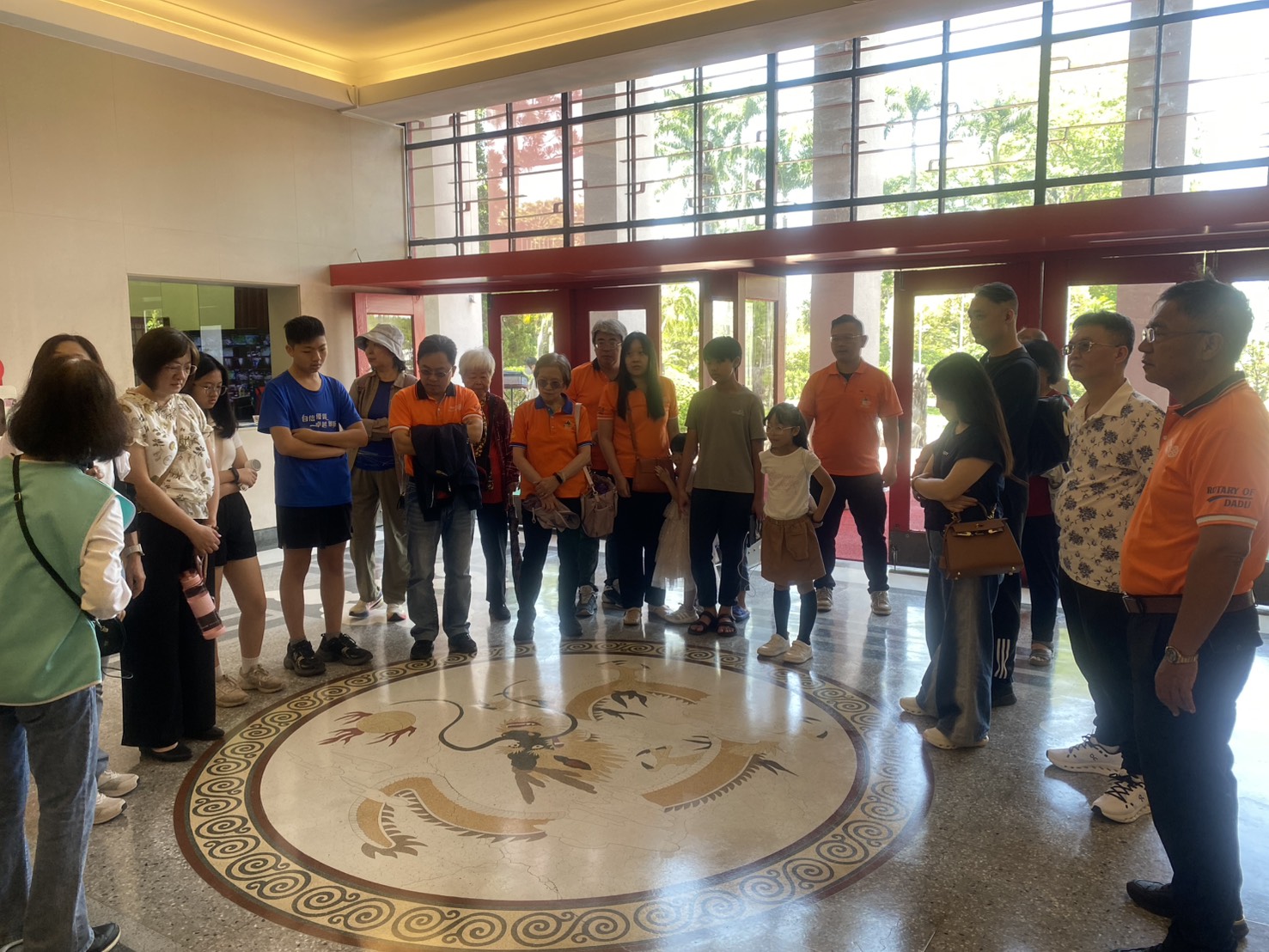 介紹大廳地板龍紋圖飾之設計