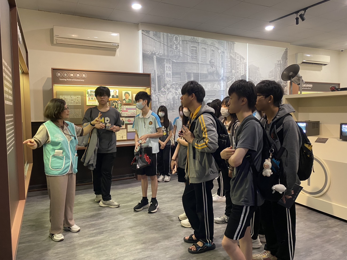 競選擂台展間了解競選文物