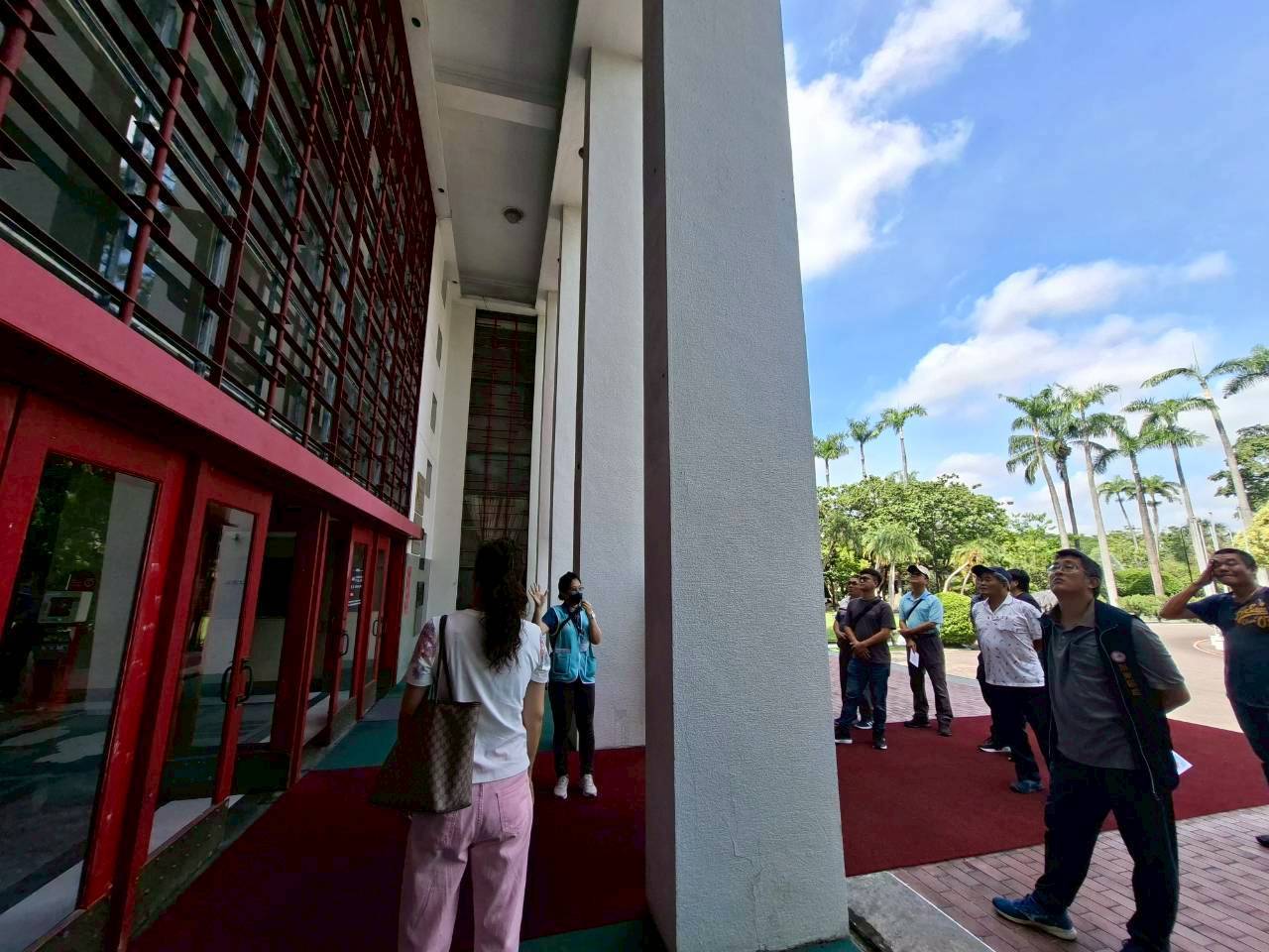 民主時刻館平台前特色鐵窗花介紹