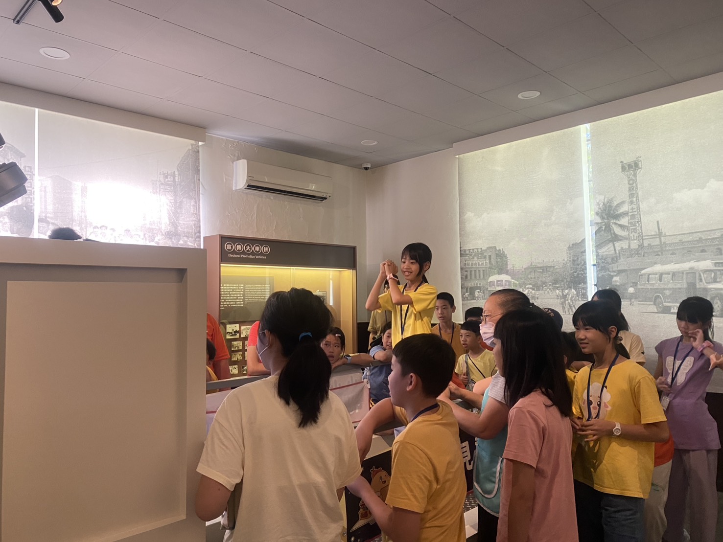 使用互動遊戲體驗候選人競選活動盛況