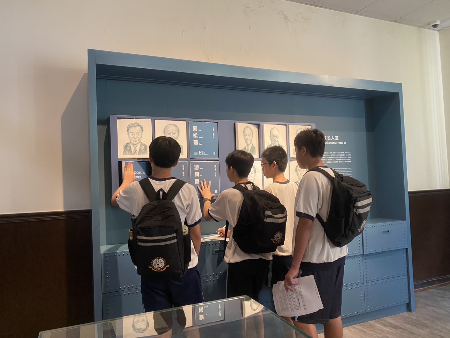 在展間完成學習單