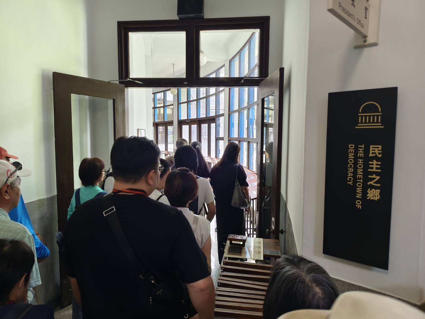 在時光之環迴廊透過老照片了解省議會歷史風華